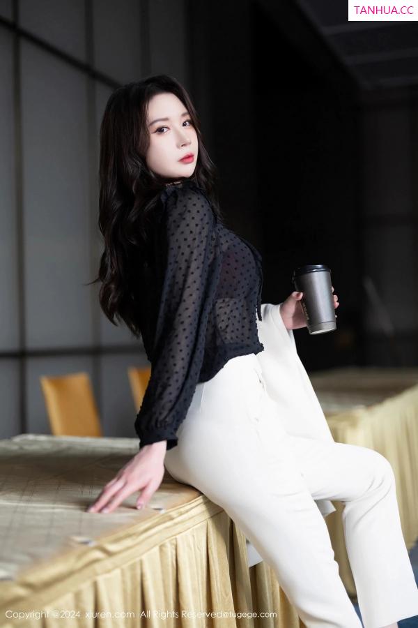 梦心玥  [XiuRen]高清写真图 2024.04.08 No.8354 梦心玥 丝袜美腿第12张图片